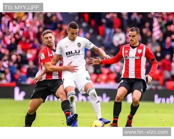 西甲激战：那不勒斯与利物浦战成平局战术分析引发热议