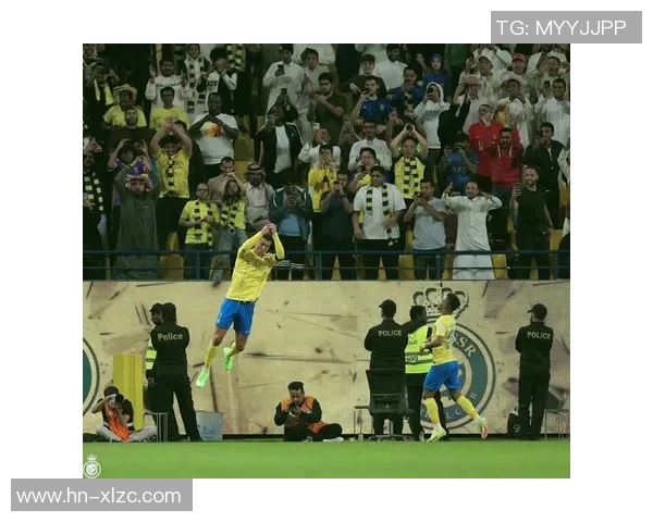 西甲赛场惊现冷门尤文图斯与热刺战成平局帽子戏法引发全场狂欢