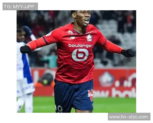 意甲焦点战尤文图斯与阿森纳战平绝杀瞬间引发争议判罚热议